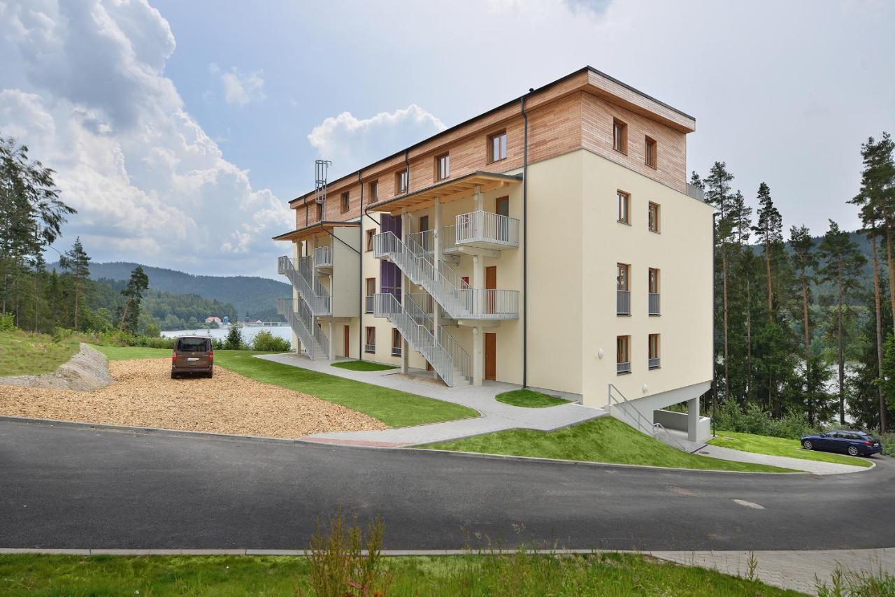 Element Lakeside Apartments リプノ・ナト・ヴルタヴォウ エクステリア 写真